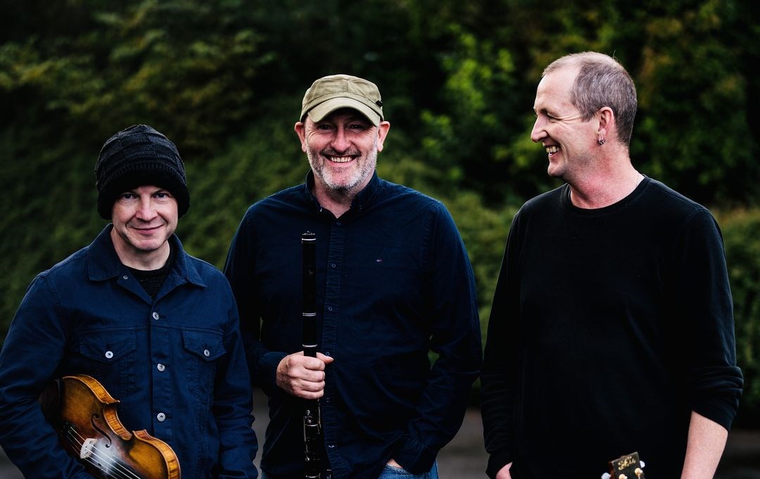 9f76e78e-265e-4027-abc5-e86ba04d4e4c-68f69f3e703b5054fbfa7365_Trio - New Promo photo .jpg pan.jpg r1-p-1080.jpg